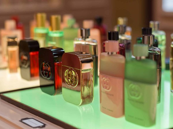 Which UK cruises provide workshops on crafting traditional British perfumes?